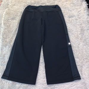 LULULEMON BLACK WIDE LEG CAPRI PANT SIZE 4